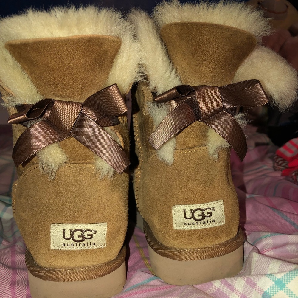 Bailey Bow Uggs (short)